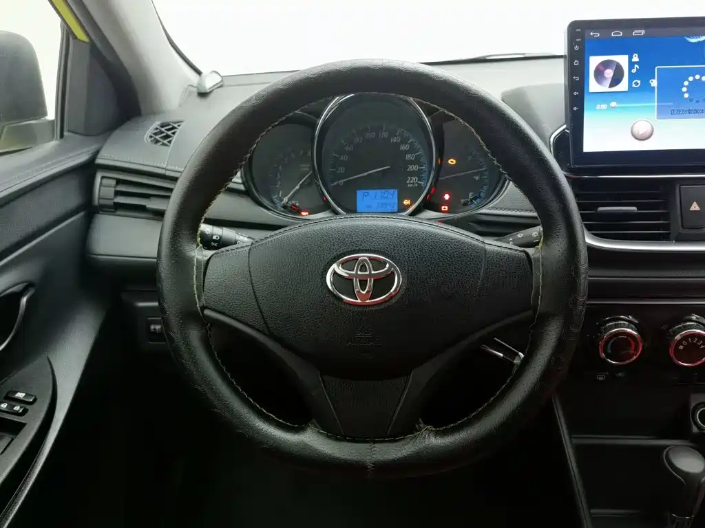 Toyota Yaris L 2016 — фото 11