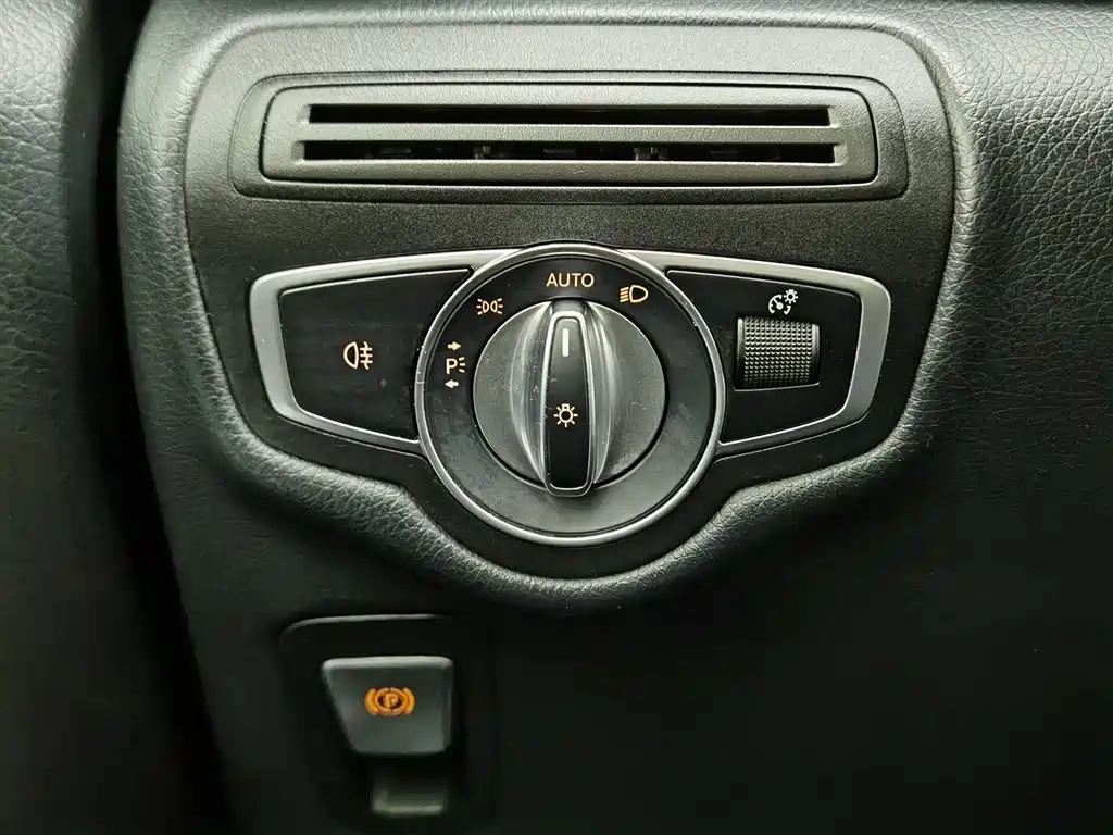 Mercedes-Benz V-Class 2021 — фото 21
