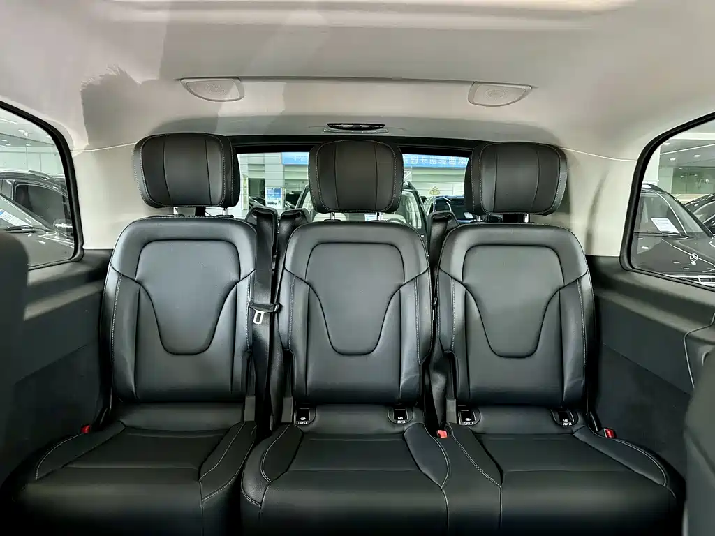 Mercedes-Benz V-Class 2021 — фото 13