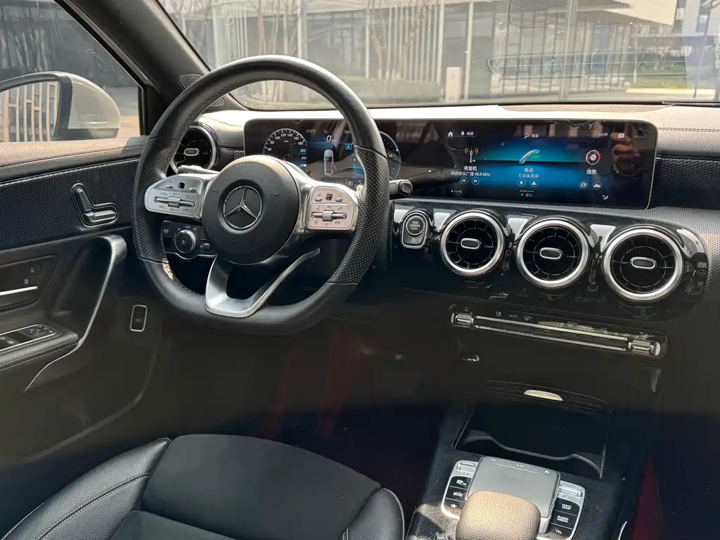 Mercedes-Benz A-Class 2019 — фото 18