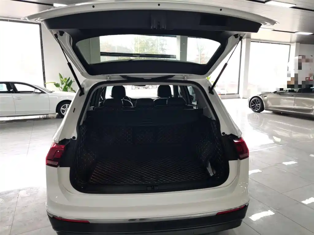 Volkswagen Tiguan L 2018 — фото 15