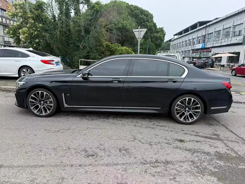 BMW 7 Series 2019 — фото 9