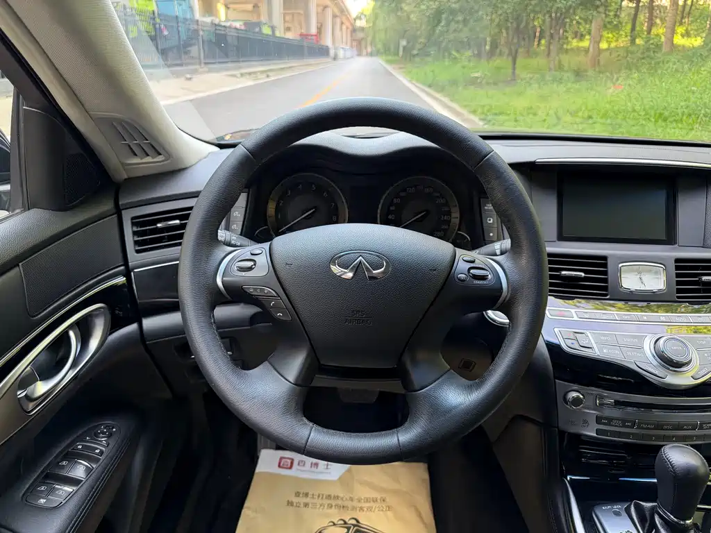 Infiniti Q70 2015