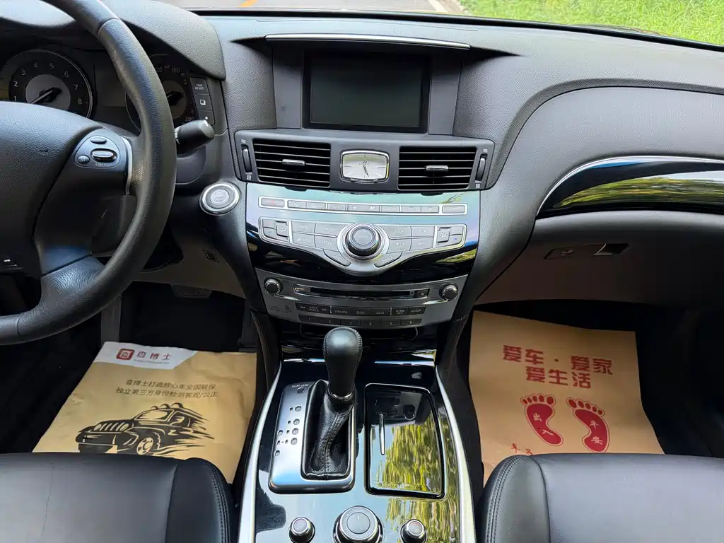 Infiniti Q70 2015
