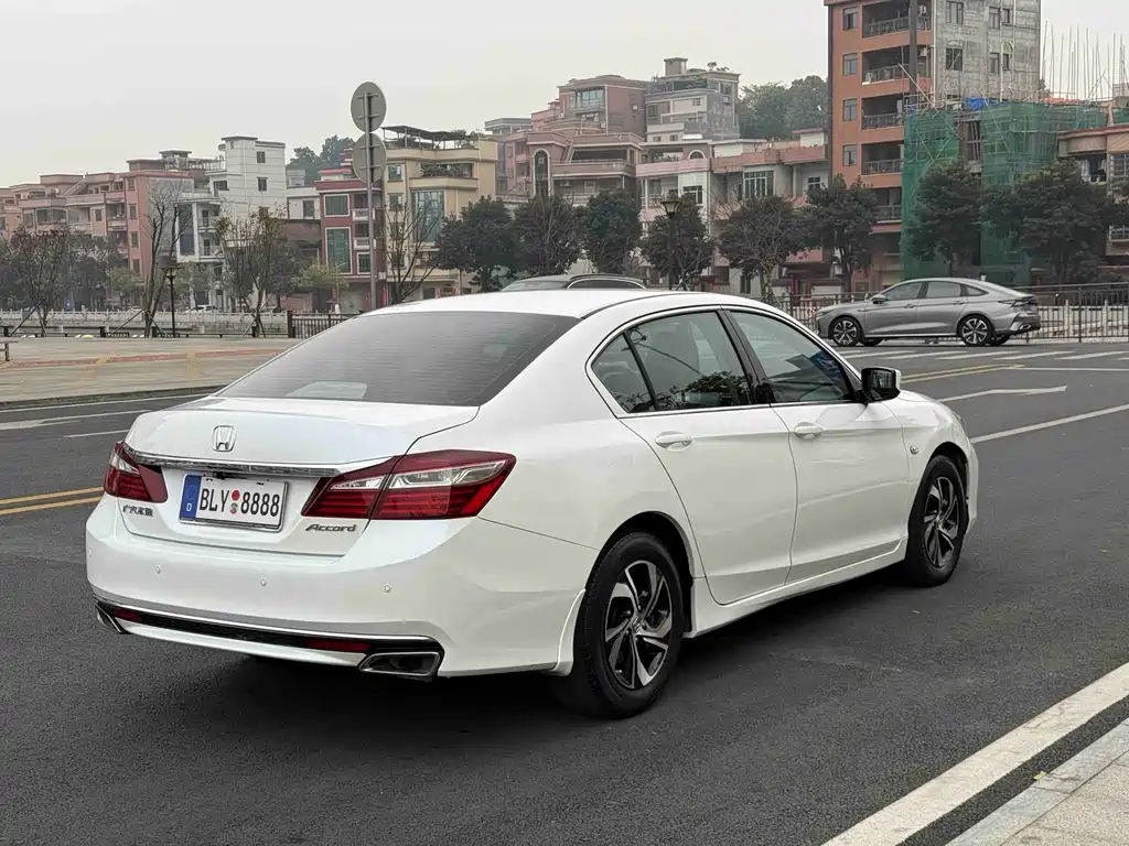 Honda Accord 2018 — фото 6