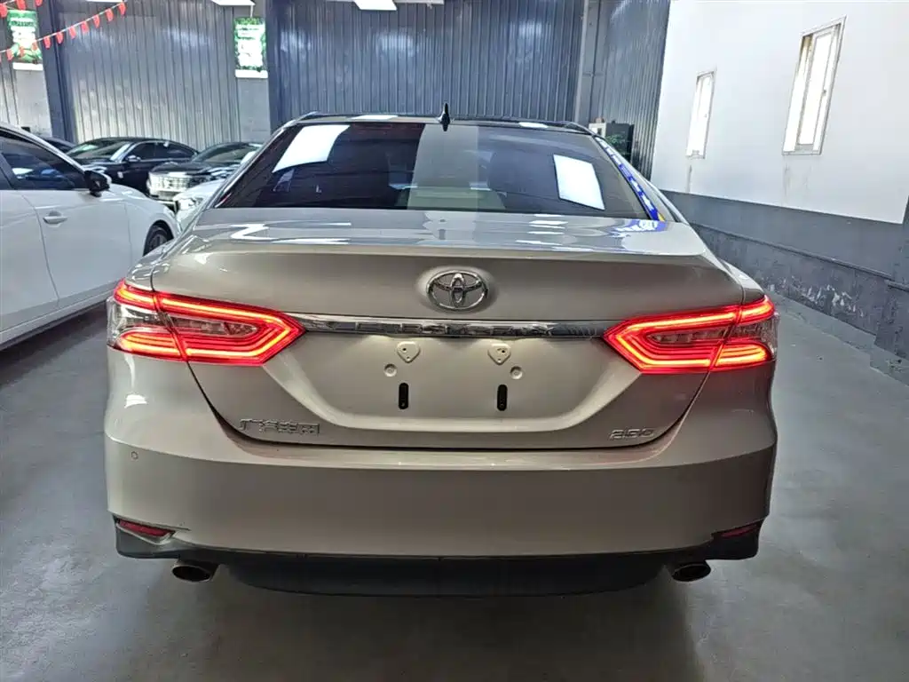 Toyota Camry 2021 — фото 6