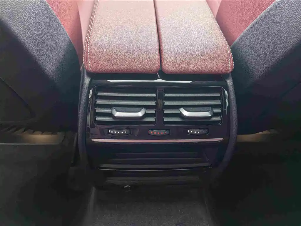 BMW 5 Series 2021 — фото 12
