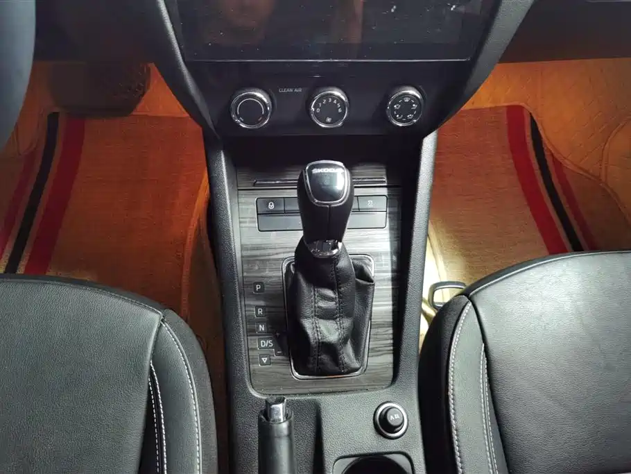 Skoda Octavia 2016 — фото 16