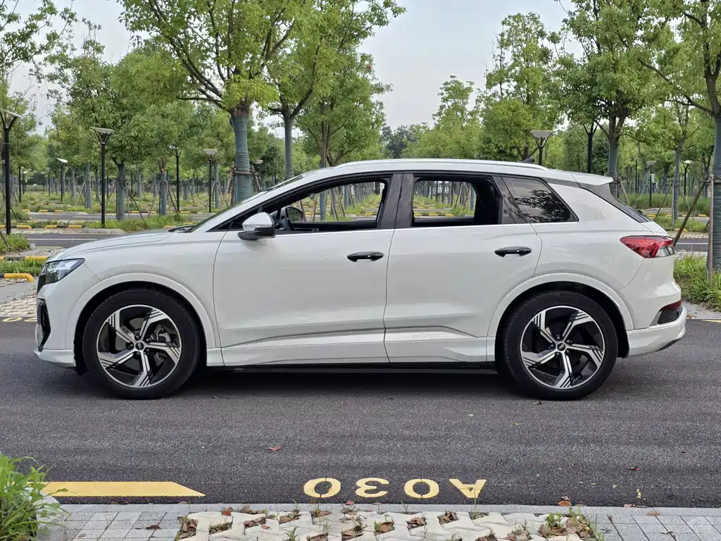 Audi Q4 e-tron 2023