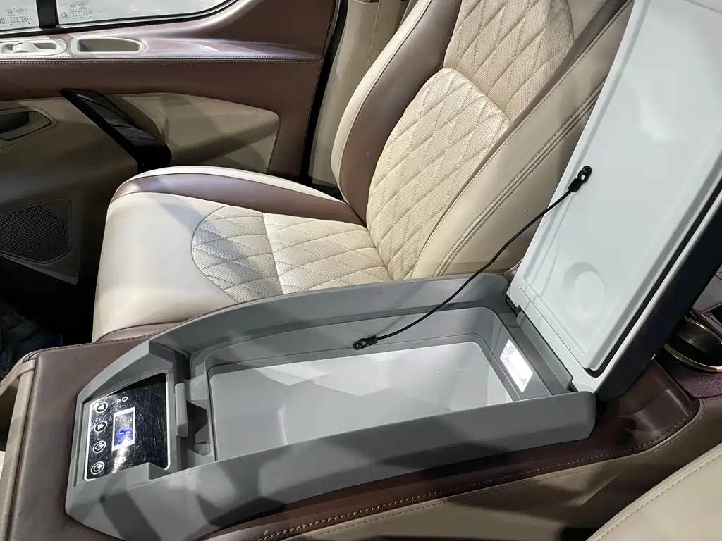 Ford Tourneo 2020 — фото 10