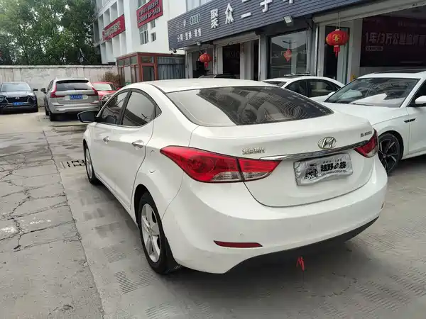 Hyundai Elantra Langdong 2012