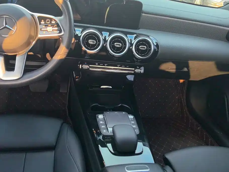 Mercedes-Benz A-Class 2021 — фото 16