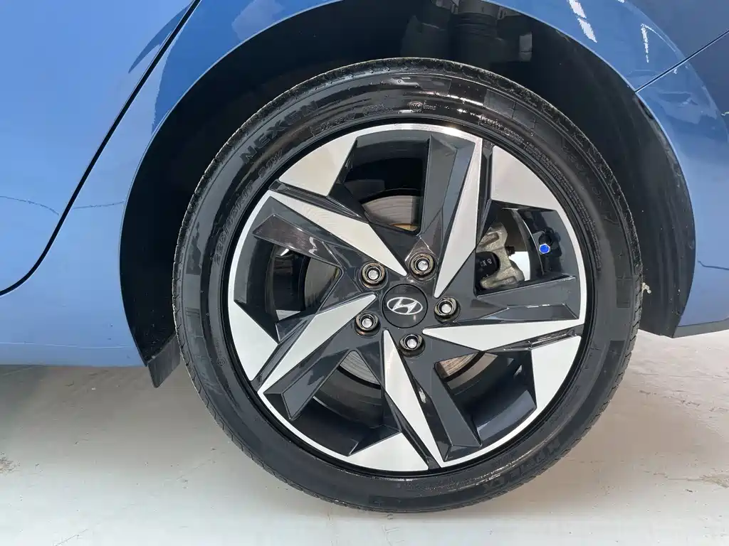 Hyundai Elantra 2022 — фото 24