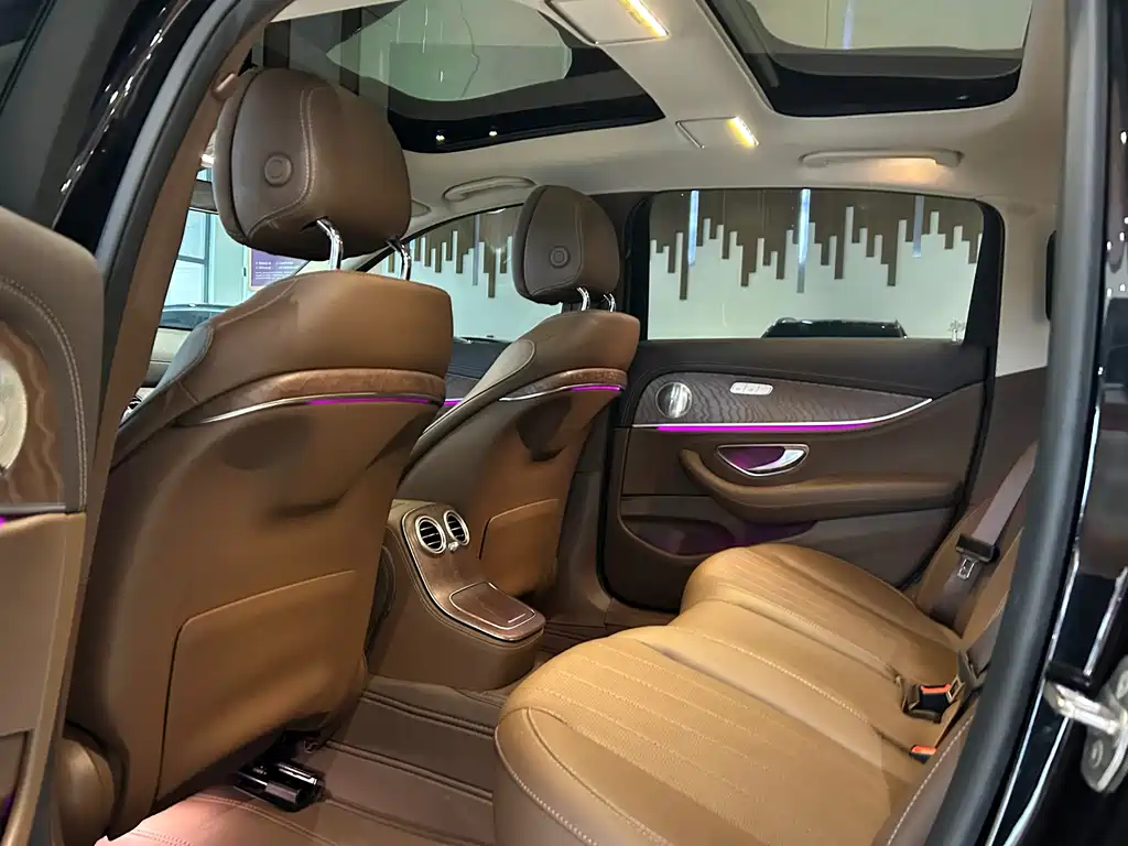 Mercedes-Benz E-Class 2023 — фото 19