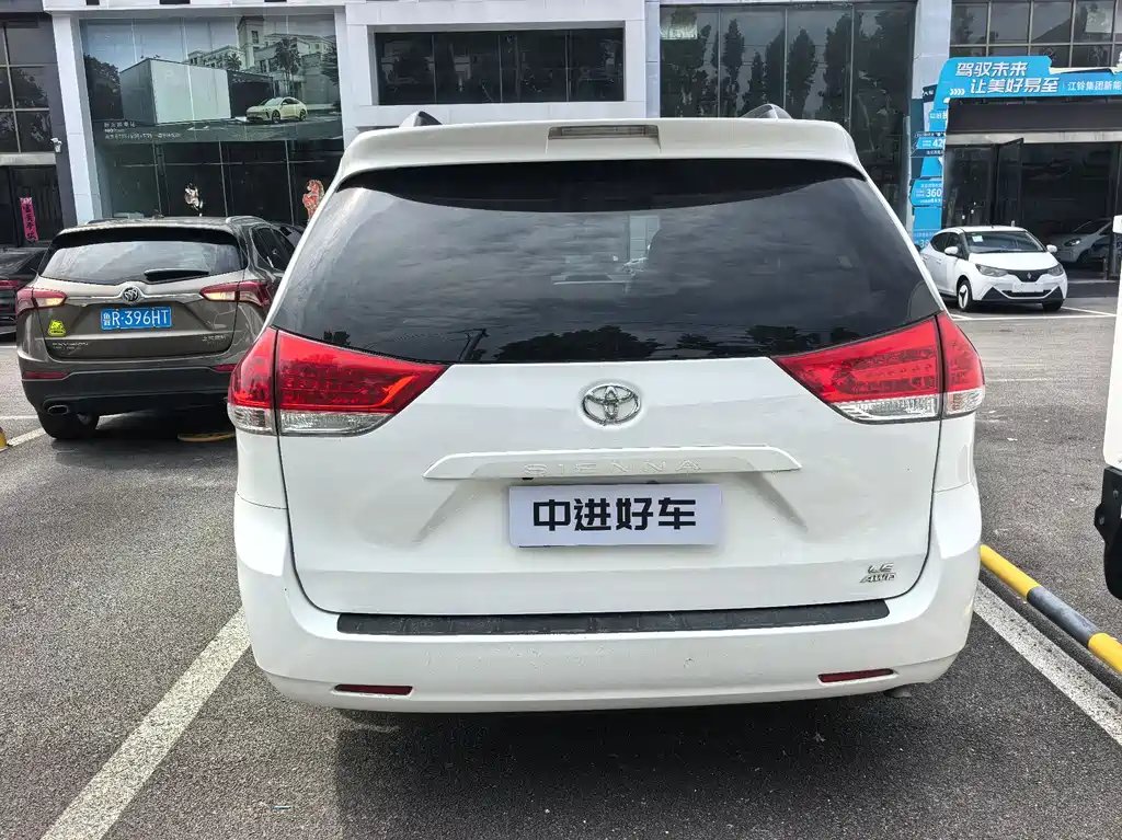 Toyota Sienna 2013
