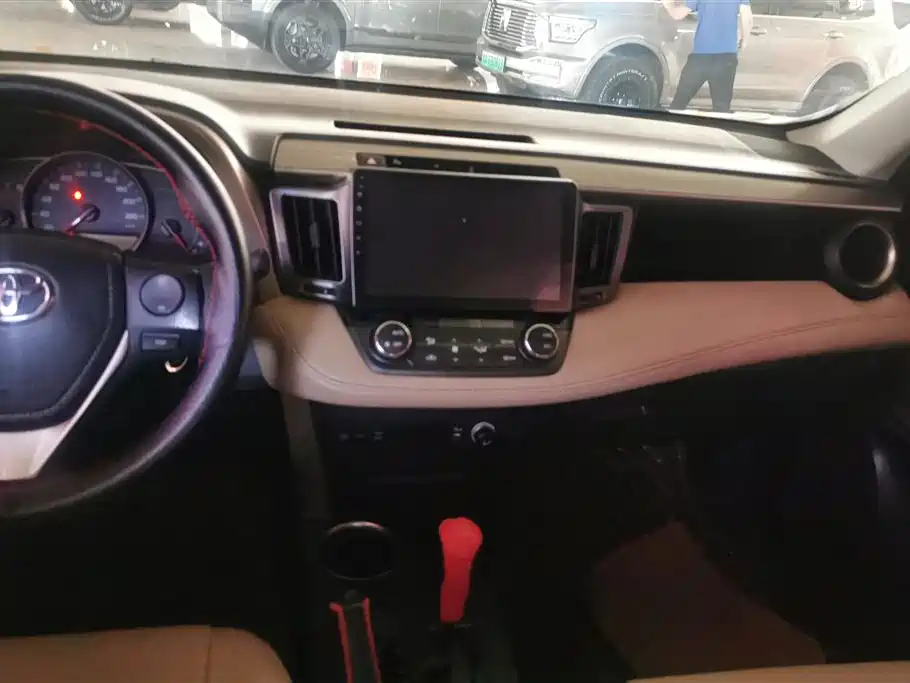 Toyota RAV4 2015 — фото 13