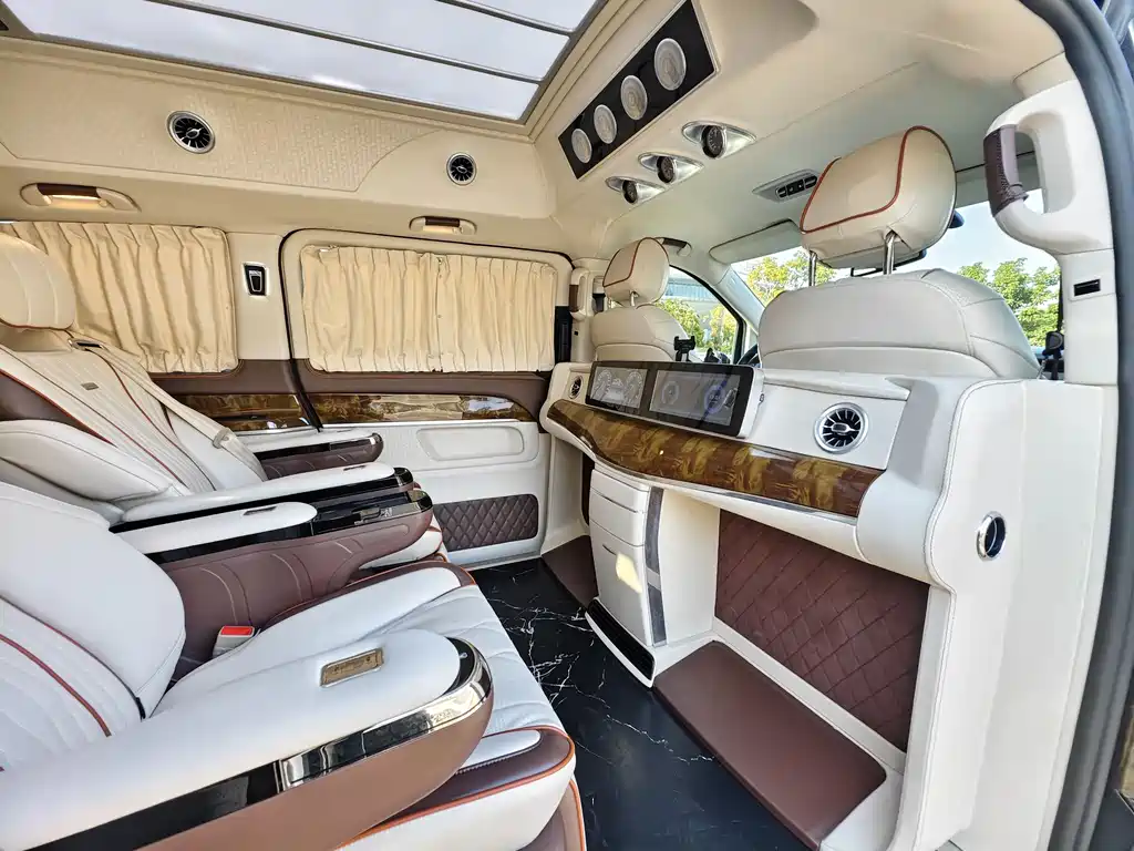Mercedes-Benz V-Class 2020 — фото 13