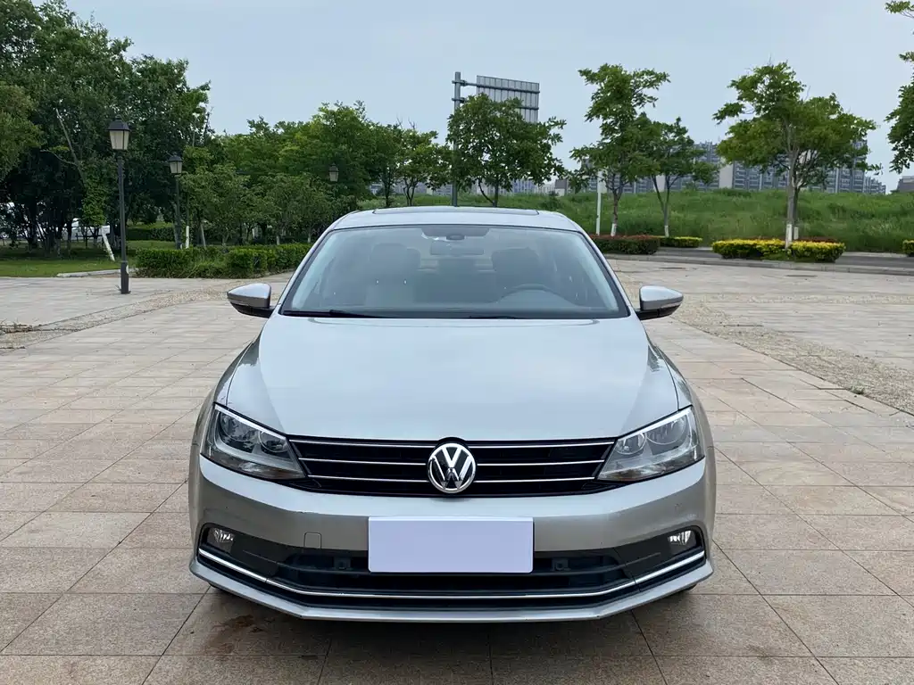 Volkswagen Sagitar 2015