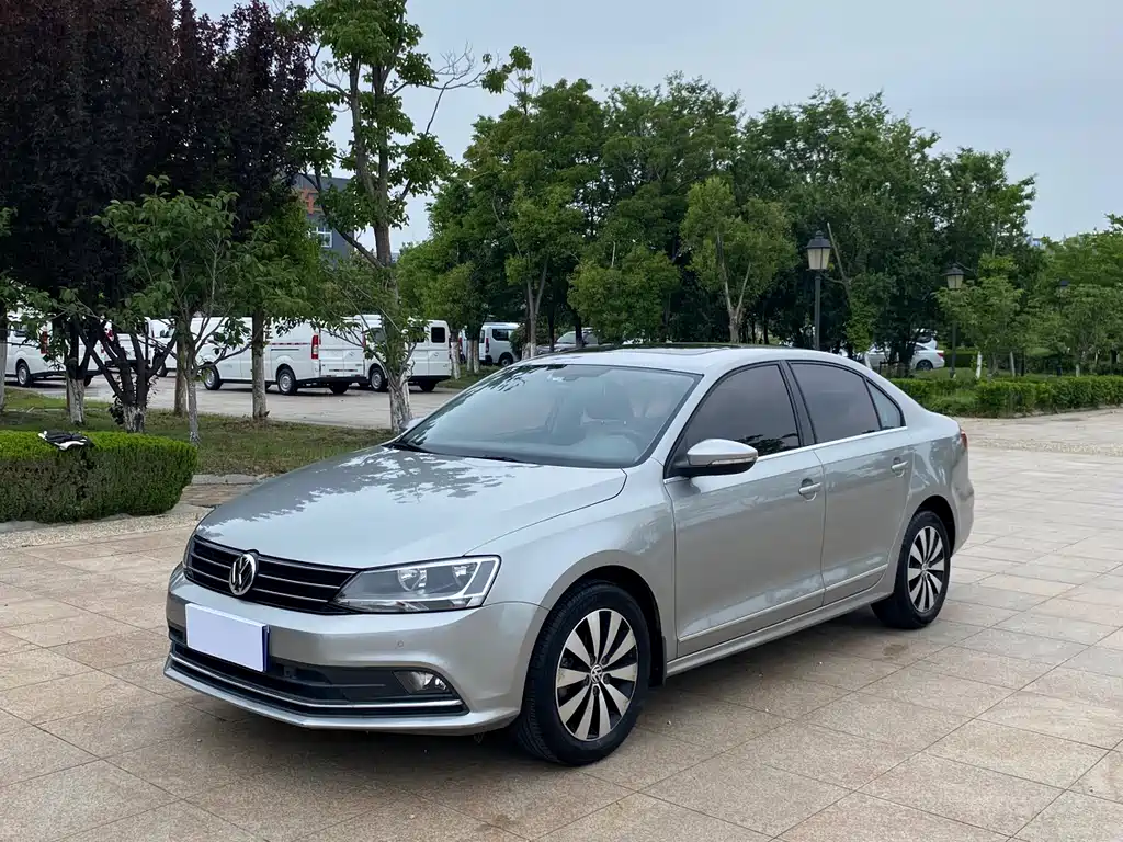 Volkswagen Sagitar 2015