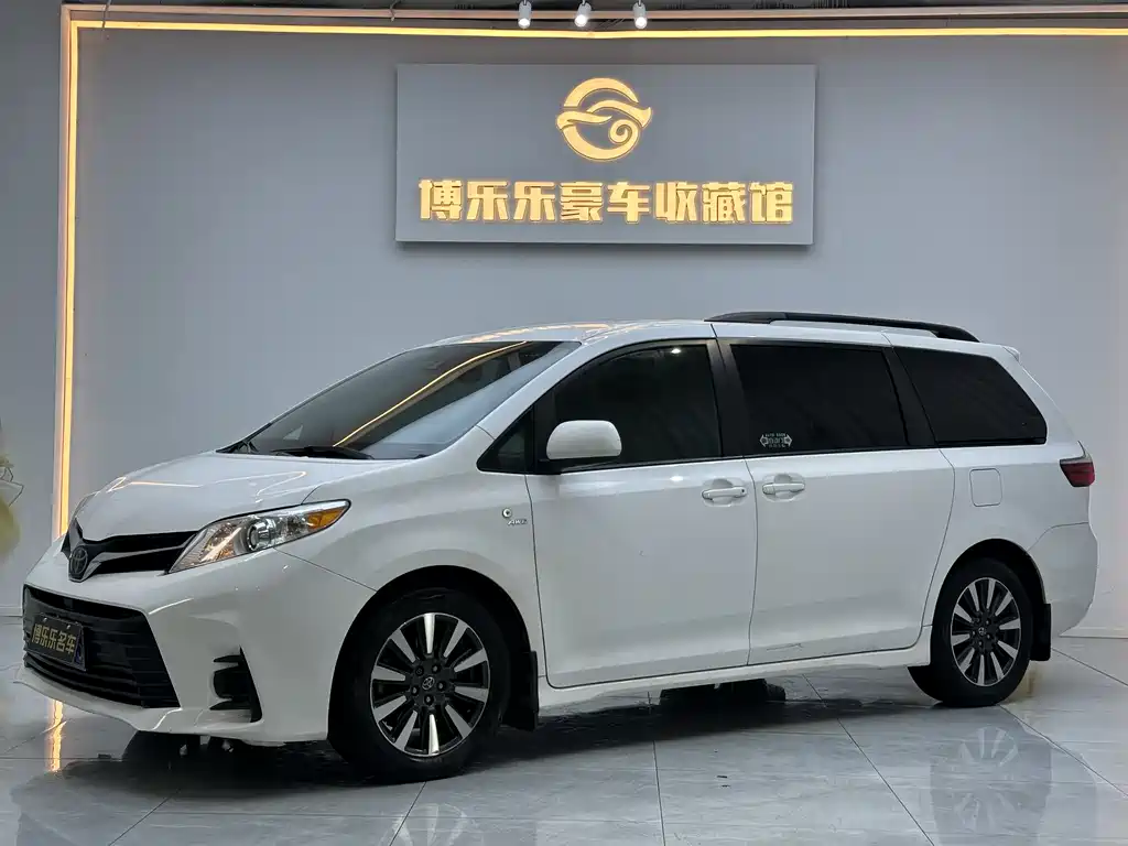 Toyota Sienna 2020 — фото 1
