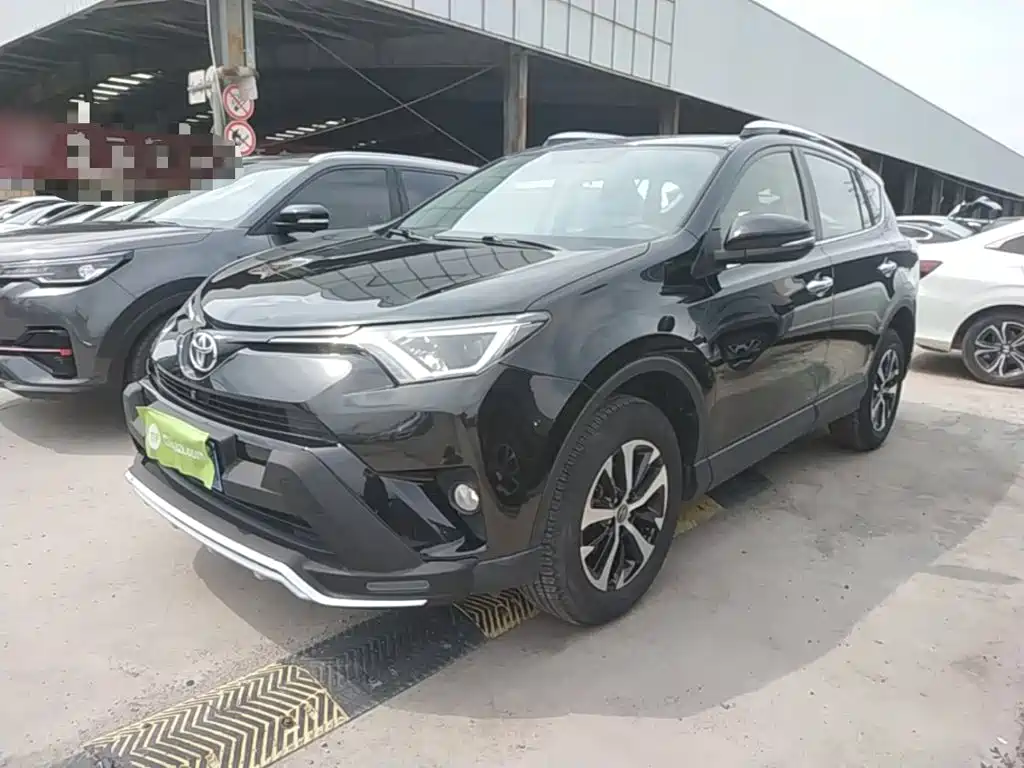 Toyota RAV4 2018 — фото 2