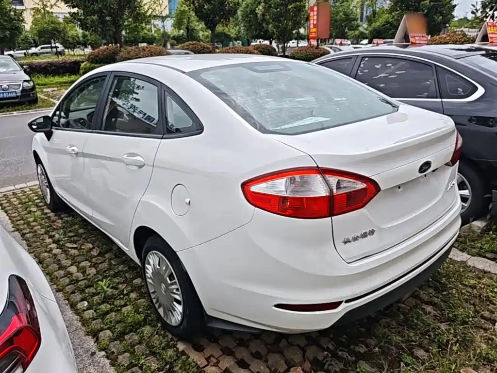 Ford Fiesta 2016 — фото 5
