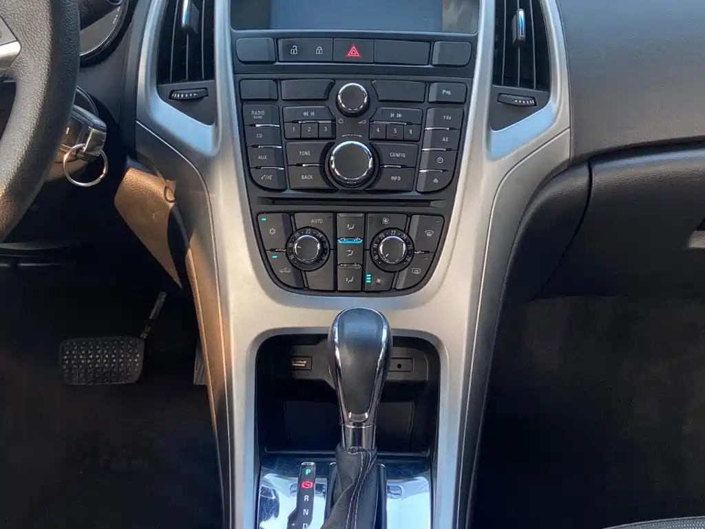 Buick Excelle 2014 — фото 11