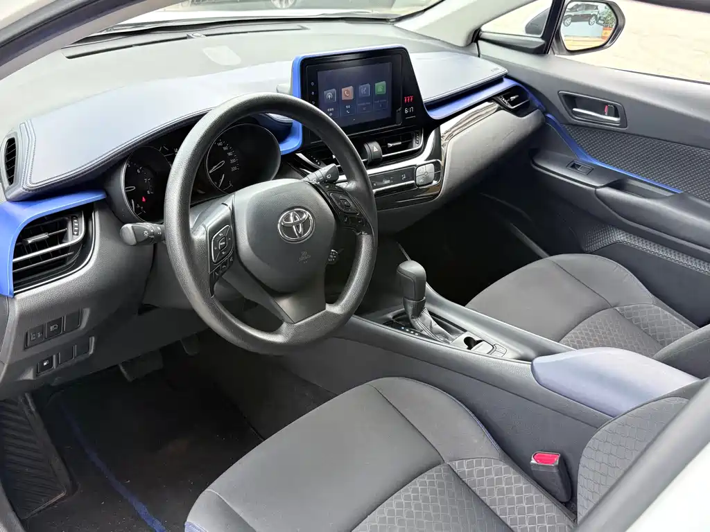 Toyota C-HR 2023 — фото 4