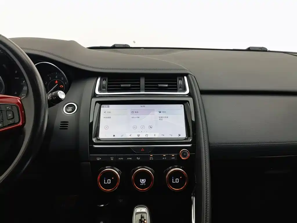 Jaguar E-PACE 2018 — фото 12