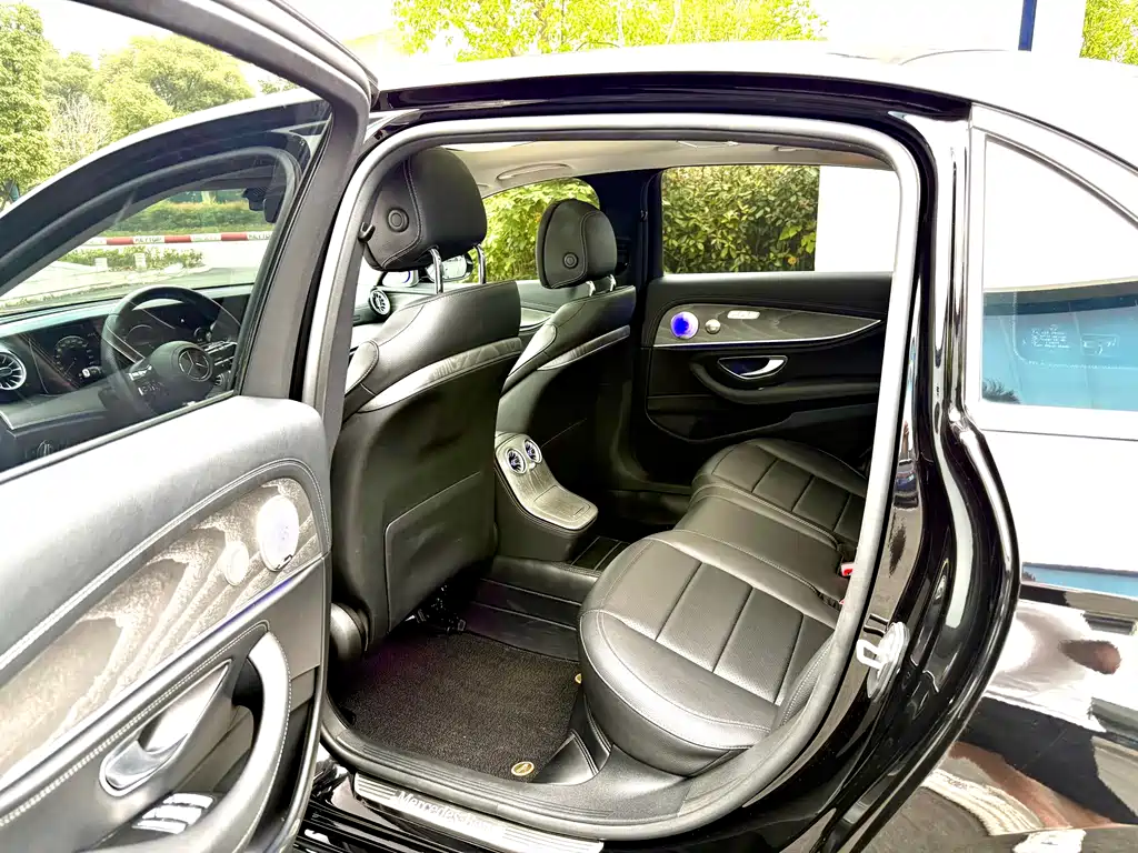 Mercedes-Benz E-Class 2022 — фото 14