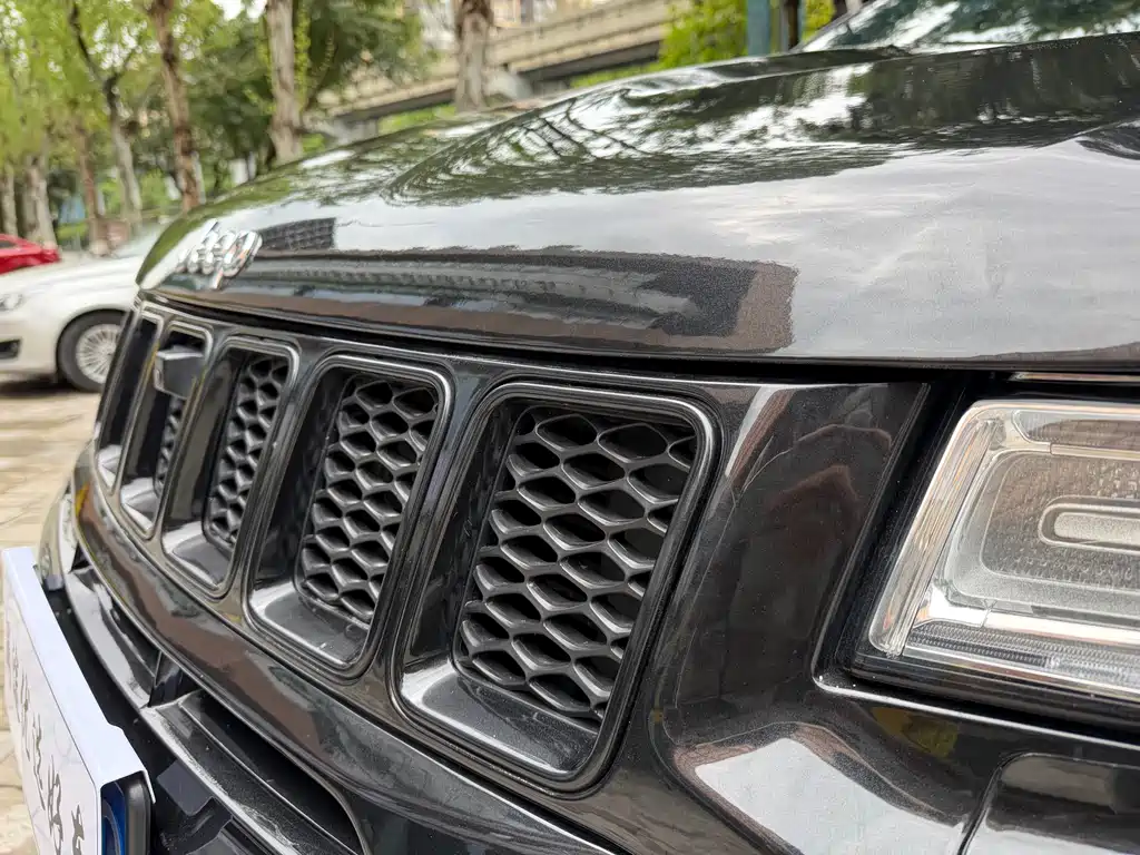 Jeep Grand Cherokee 2015 — фото 19
