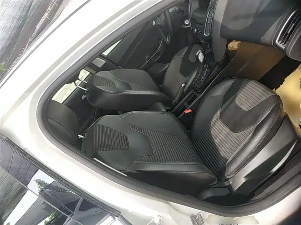 Ford Focus 2015 — фото 25