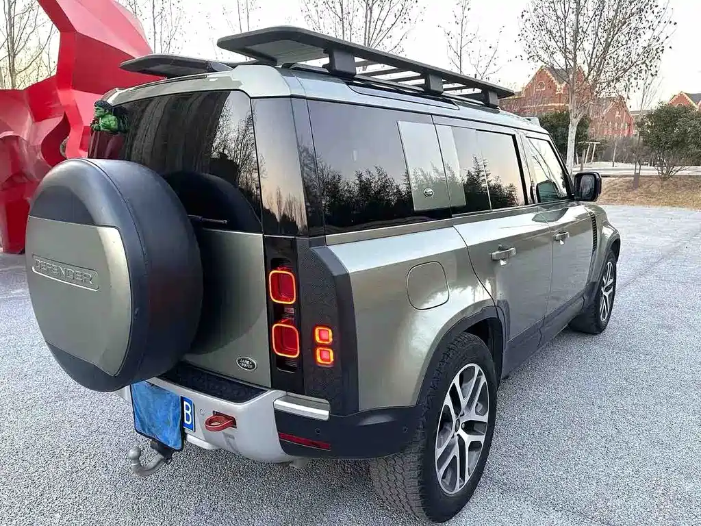 Land Rover Defender 2021 — фото 10