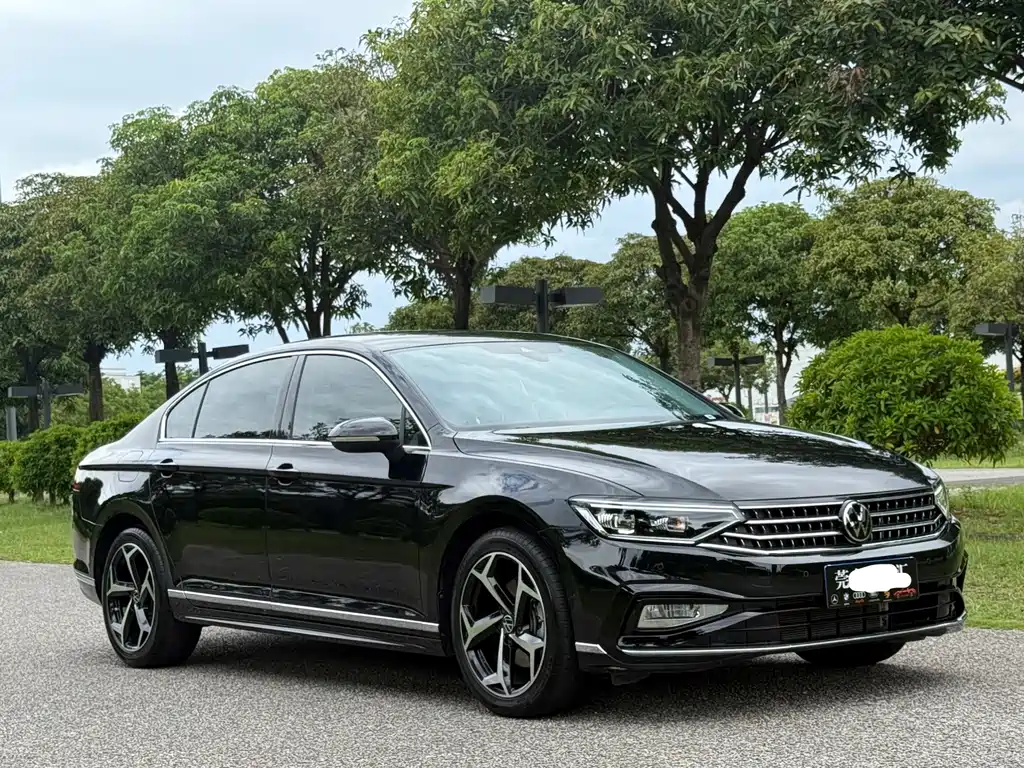 Volkswagen Magotan 2025