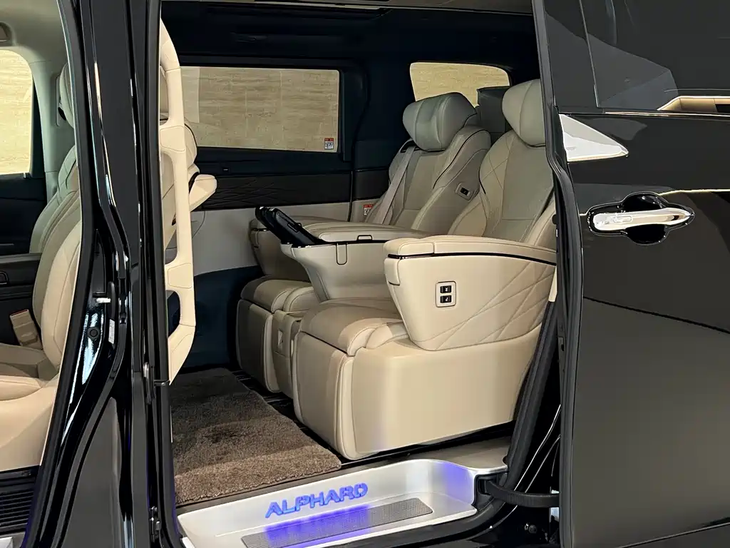 Toyota Alphard 2024 — фото 6