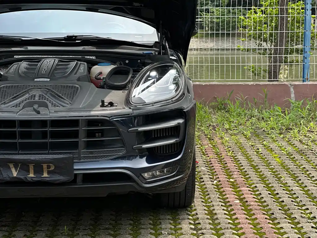 Porsche Macan 2018 — фото 30
