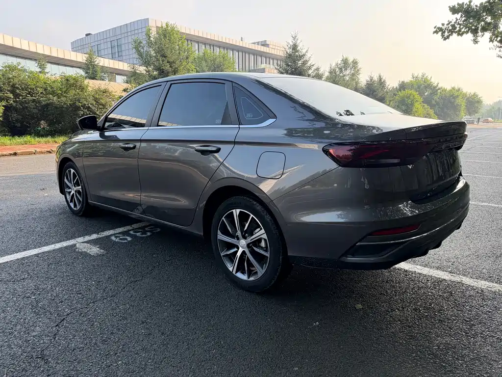 Geely Emgrand 2023