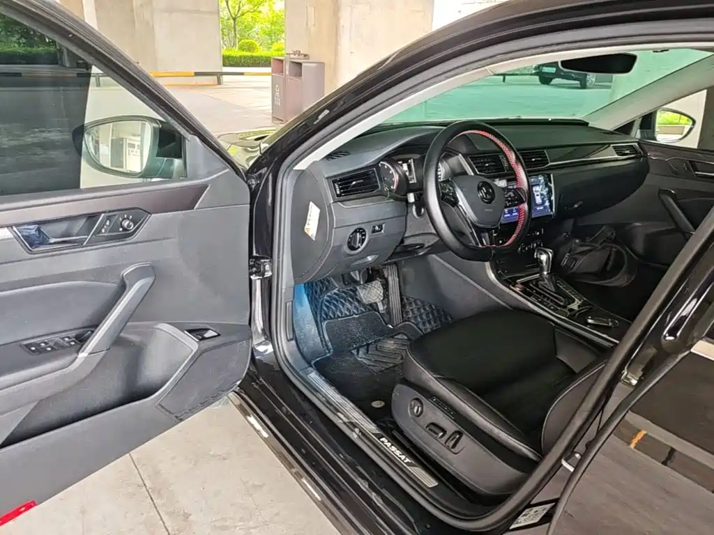 Volkswagen Passat 2018 — фото 16