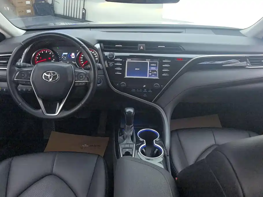 Toyota Camry 2019 — фото 12