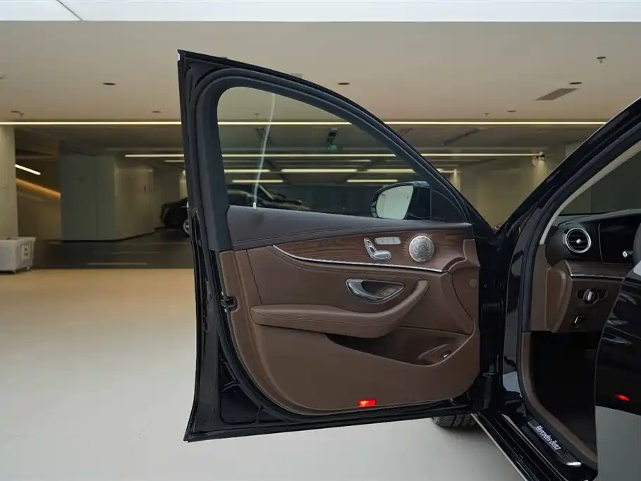 Mercedes-Benz E-Class 2022 — фото 15