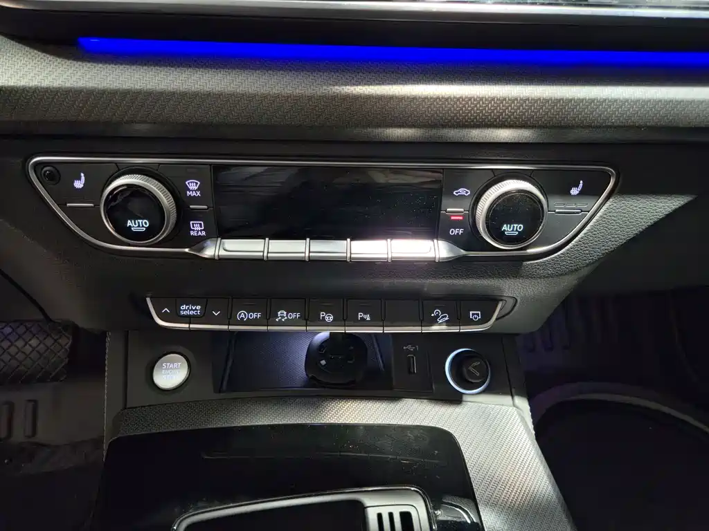 Audi Q5L 2022 — фото 12