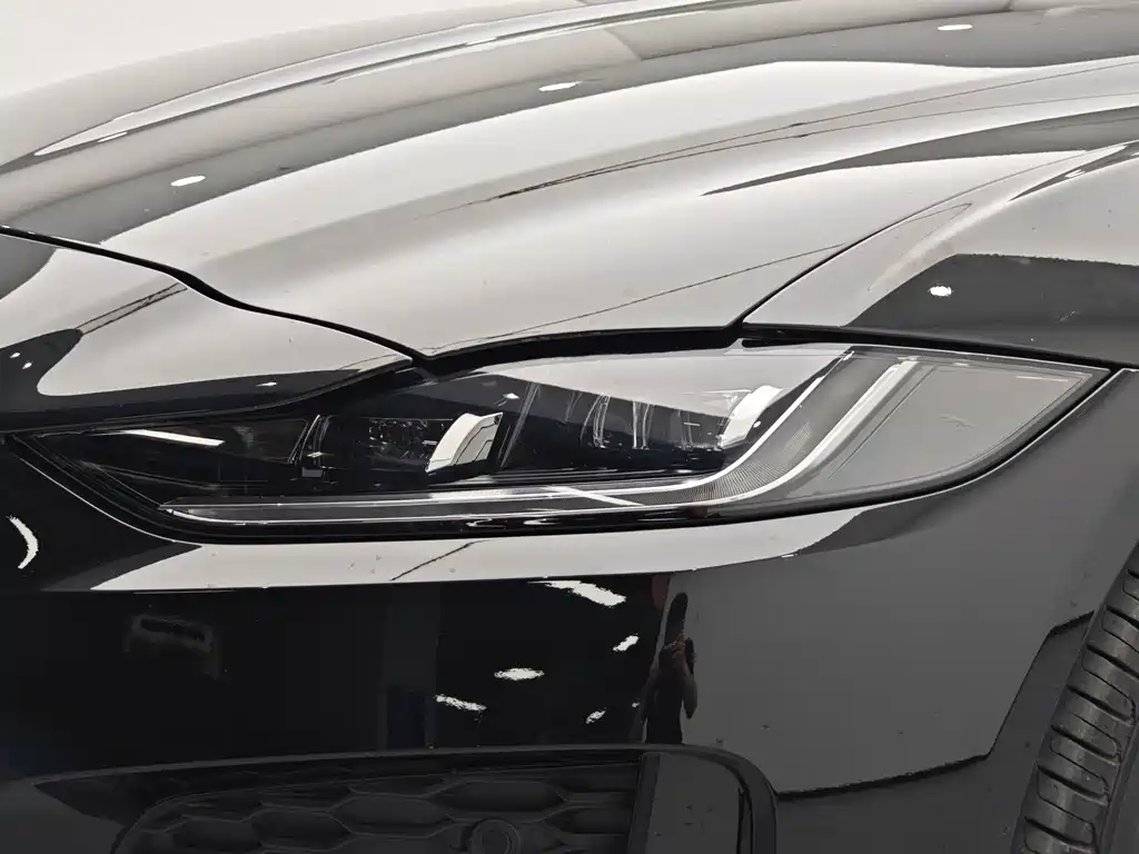 Jaguar XEL 2022 — фото 9