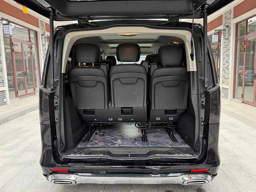 Mercedes-Benz V-Class 2018 — фото 18