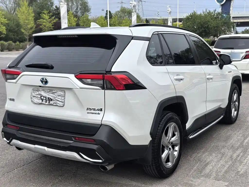 Toyota RAV4 2022 — фото 10