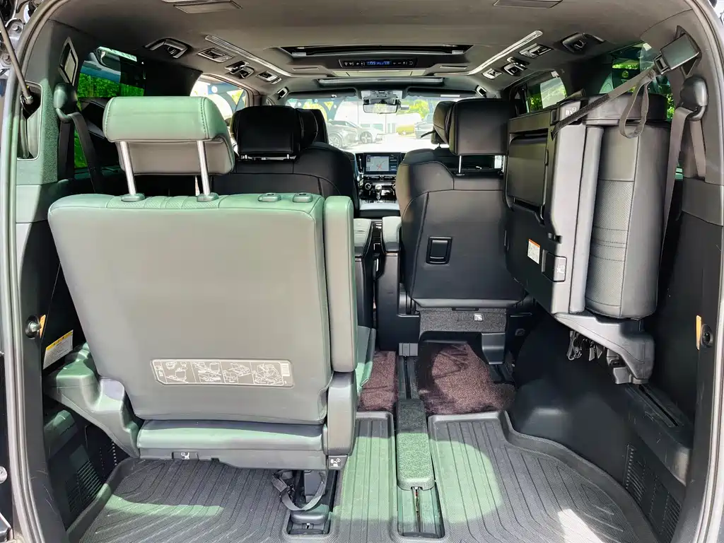 Toyota Alphard 2021 — фото 19