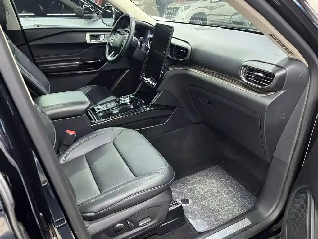 Ford Explorer 2022 — фото 17