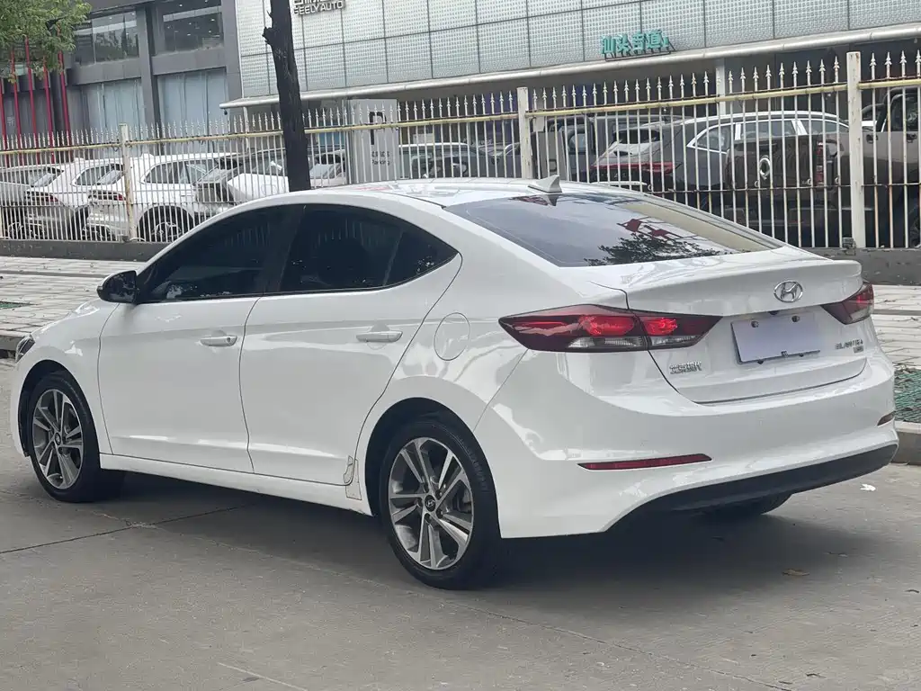 Hyundai Elantra 2017