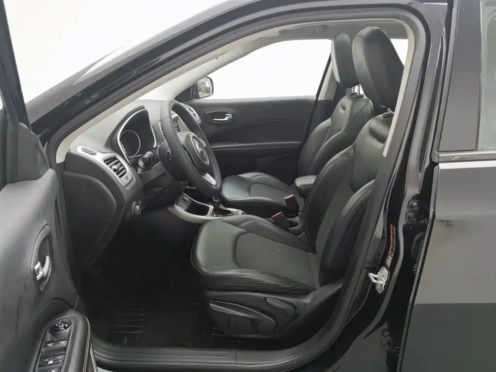 Jeep Compass 2019 — фото 10