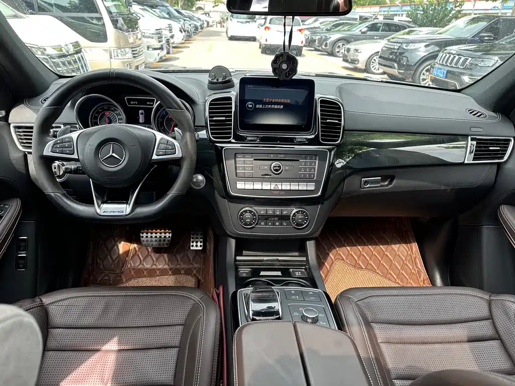 Mercedes-Benz GLS AMG 2017 — фото 14