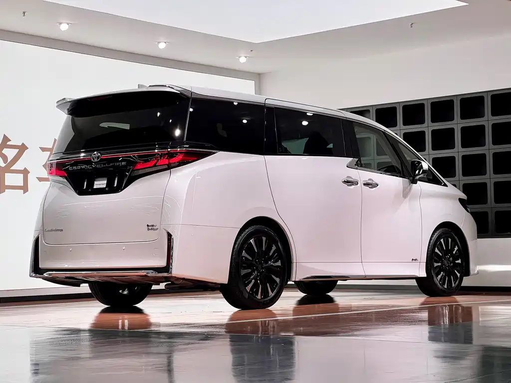 Toyota Vellfire 2025 — фото 8